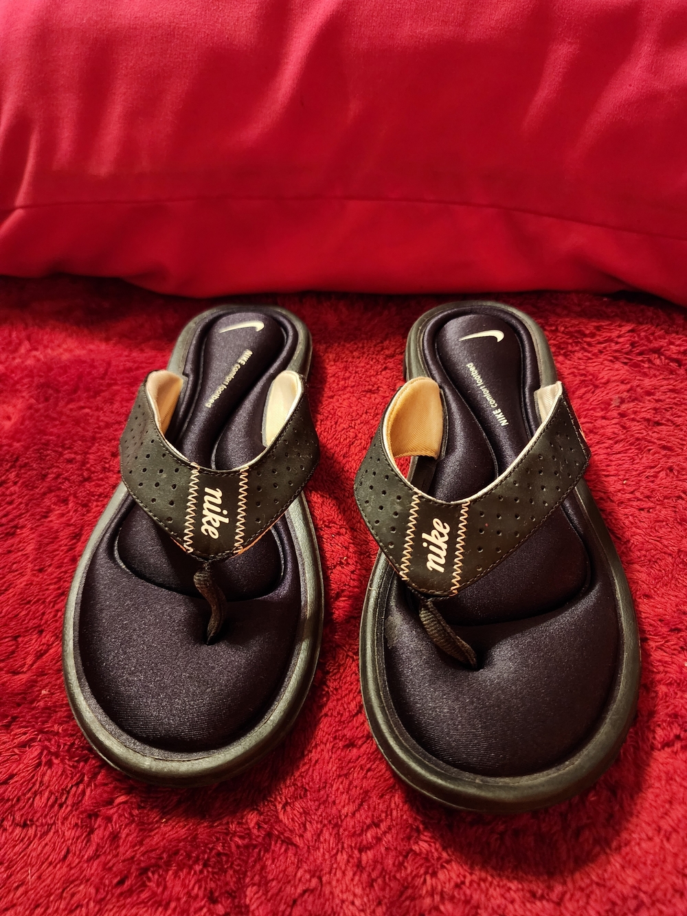 Nike womens Black Flip-Flop Sandals